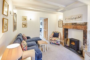 Host Stay Waterlily Cottage