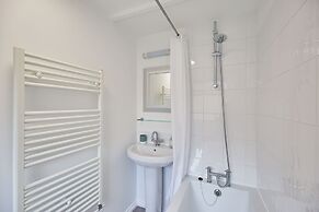 Host Stay Waterlily Cottage
