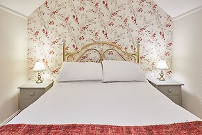 Host Stay Lavender Cottage