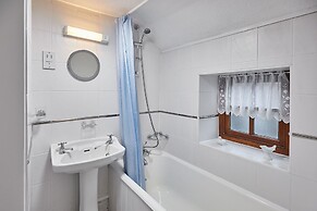 Host Stay Lavender Cottage