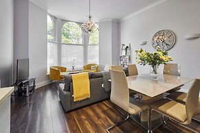 Host Stay Brooklands Timeless