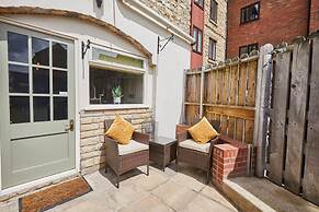Host Stay Beckside