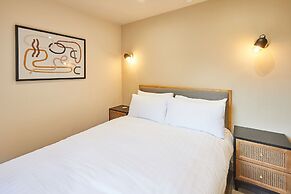 Host Stay No 33