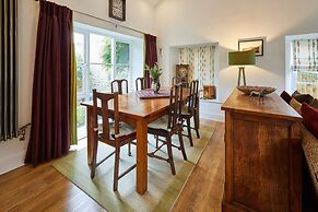 Host Stay River View Cottage
