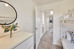 Host Stay Cayton Bay Cottage
