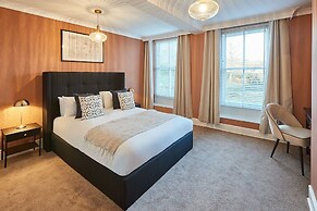 Host Stay Silton Hall