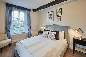 Host Stay Silton Hall
