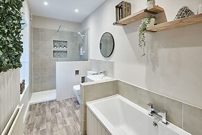 Host Stay Sion Hall Cottage