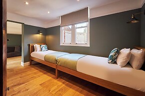 Host Stay Flora