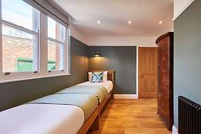 Host Stay Flora