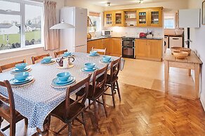 Host Stay Penrheol Farmhouse