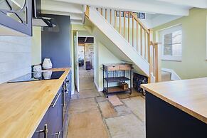 Host Stay Lop Hall