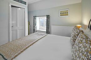 Host Stay Lop Hall