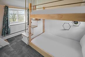 Host Stay Lop Hall