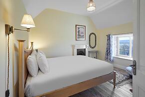 Host Stay Lop Hall