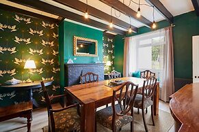Host Stay Atlanta Cottage