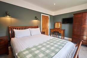 Host Stay Fauna