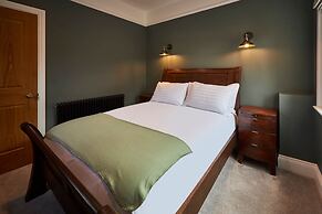 Host Stay Fauna