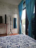 M&K House