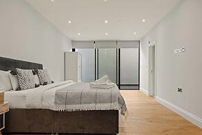 Three Bed Spacious Apartment in Dalston