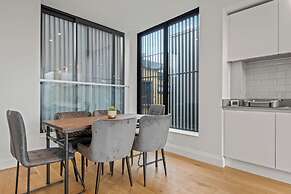 Three Bed Spacious Apartment in Dalston