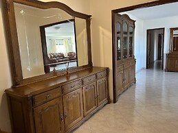 Poolside Apartment with 2 bedrooms, patio and BBQ