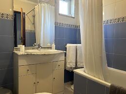 Poolside Apartment with 2 bedrooms, patio and BBQ