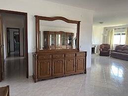 Poolside Apartment with 2 bedrooms, patio and BBQ