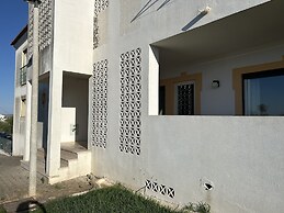 Poolside Apartment with 2 bedrooms, patio and BBQ