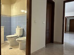 Poolside Apartment with 2 bedrooms, patio and BBQ