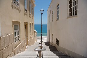 Poolside Apartment with 2 bedrooms, patio and BBQ