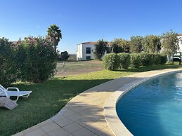 Poolside Apartment with 2 bedrooms, patio and BBQ