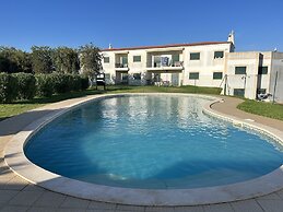 Poolside Apartment with 2 bedrooms, patio and BBQ