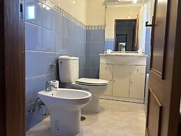 Poolside Apartment with 2 bedrooms, patio and BBQ
