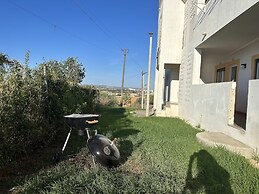 Poolside Apartment with 2 bedrooms, patio and BBQ