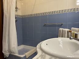 Poolside Apartment with 2 bedrooms, patio and BBQ