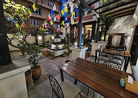 Central Courtyard - Heritage Hötel & Artisan Café
