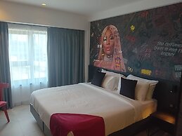 So City Hotel