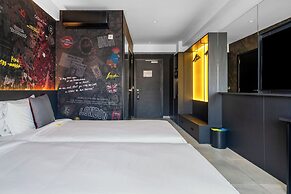 So City Hotel