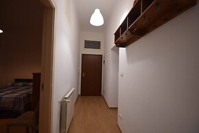 Vicino Ospedale E Aeroporto Num92867