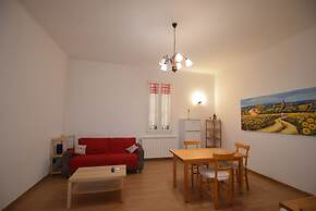 Vicino Ospedale E Aeroporto Num92867
