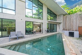 Grand Villa Cedrix in the Green Paradise