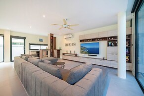 Grand Villa Cedrix in the Green Paradise