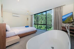 Grand Villa Cedrix in the Green Paradise