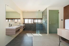 Grand Villa Cedrix in the Green Paradise
