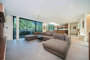 Grand Villa Cedrix in the Green Paradise