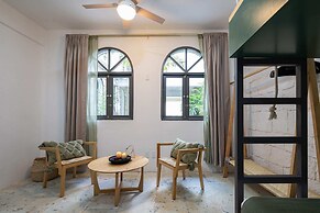 Sleeps 9 Outdoor Space Pingpong Table in Villa