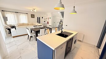 Villa-sleeps 8-parking-pool-bbq