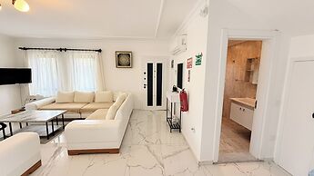 Villa-sleeps 8-parking-pool-bbq