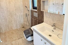 Villa-sleeps 8-parking-pool-bbq